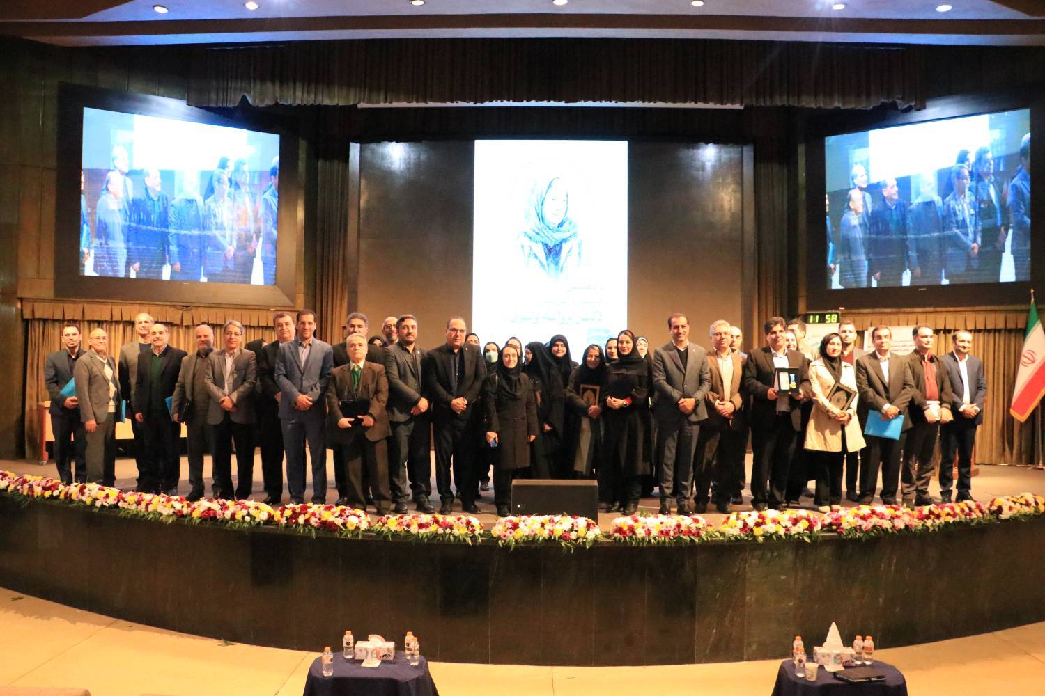 گروه آموزش پزشکی گروه برتر در حیطه آموزش پاسخگو در اختتامیه یازدهمین جشنواره آموزشی وثوق 